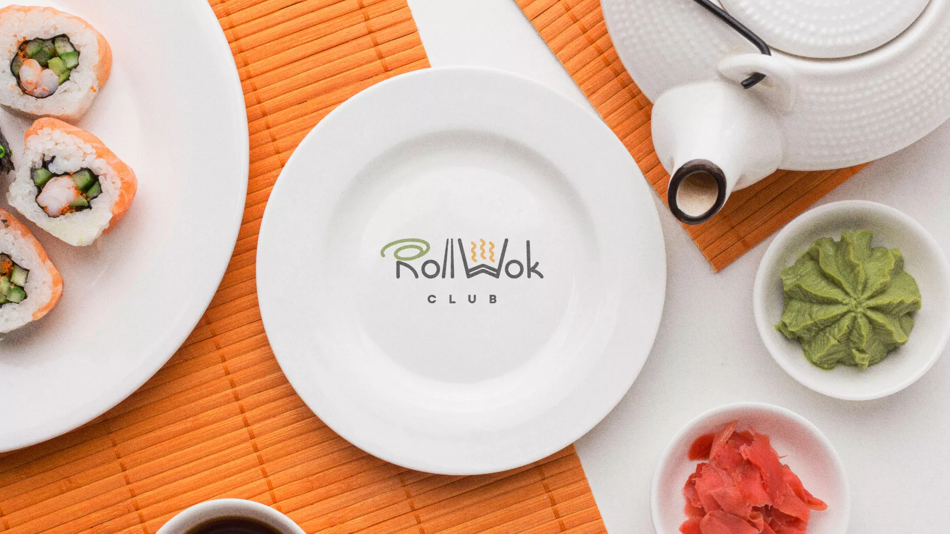 Разработка логотипа и фирменного стиля суши-бара «Roll Wok Club» в Нягане
